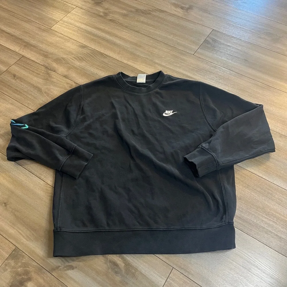 Nike Sportswear Club‎ Fleece Crewneck Sweatshirt Black Logo Graphic Size L